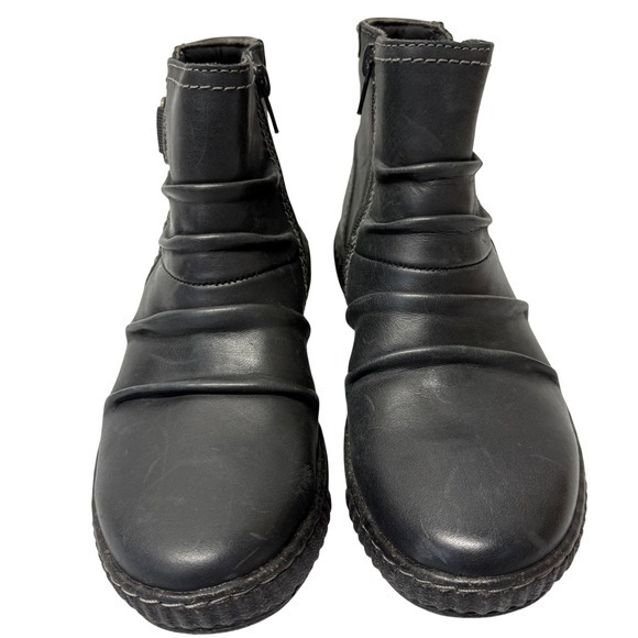 Clarks‎ Caroline Orchid Women's 5.5M Leather Ankle Boots Comfort Ruched Zip - Picture 2 of 8